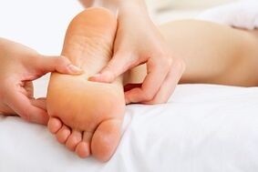 massage classique des pieds pour les varices