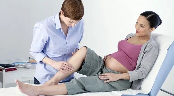 examen des jambes pour les varices pendant la grossesse